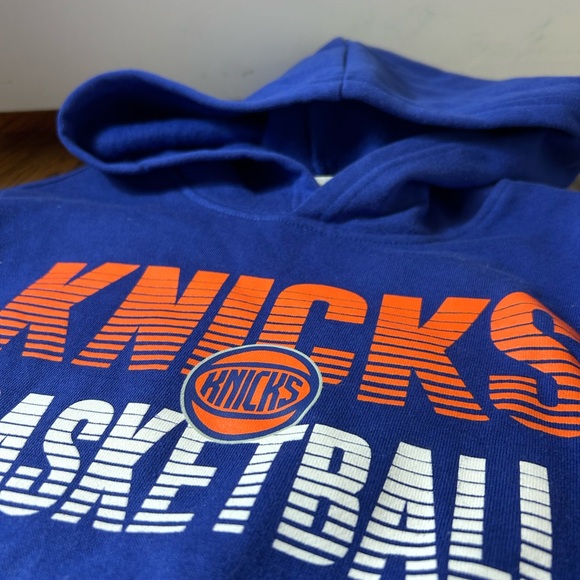 BRAND NEW NBA Blue and Orange New York Knicks Graphic Hoodie - Picture 2 of 4